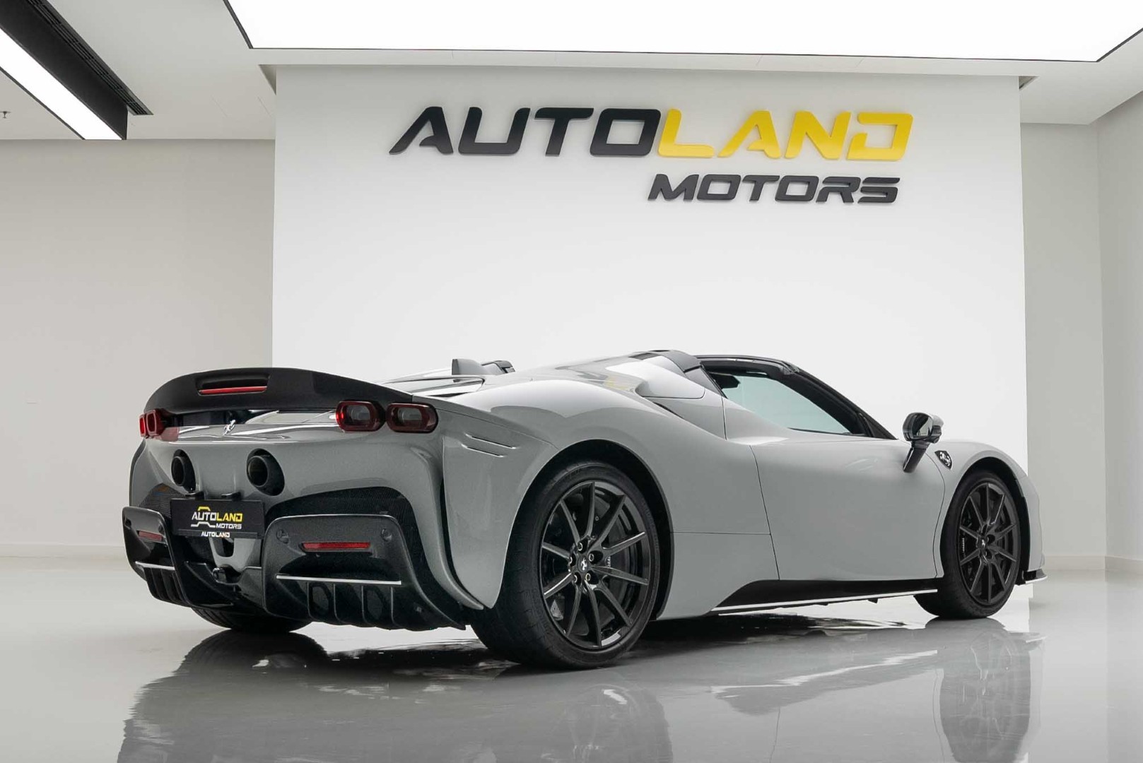2023 FERRARI SF90 SPIDER ASSETTO FIORANO | GCC | AL TAYER CAR | FULL CARBON | EXTRANGE COLOUR | WARRANTY AND SERVICE 
